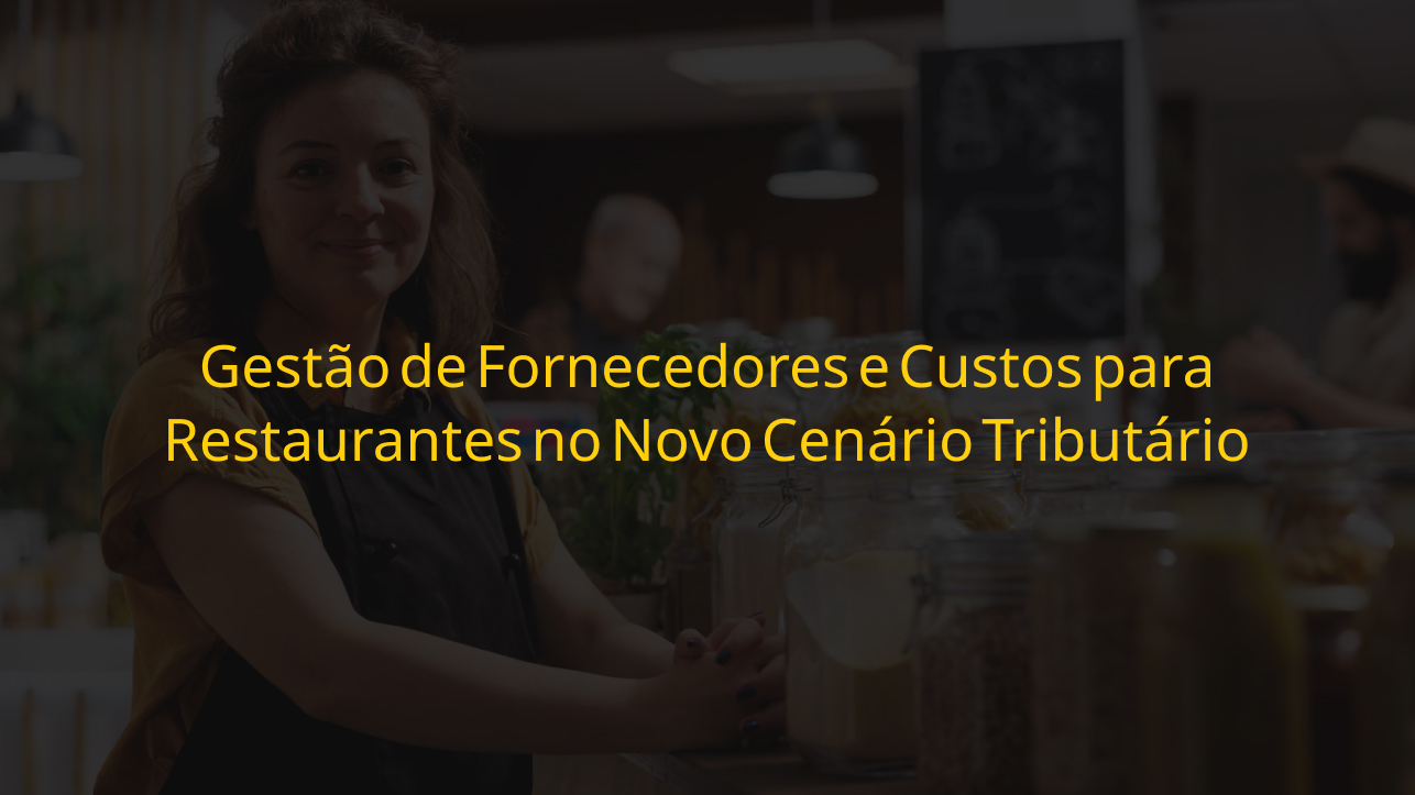 Gestão de fornecedores e custos para restaurantes — proprietária organizando produtos em ambiente de restaurante